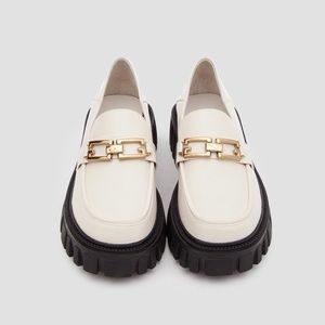 Lattelier Leather Loafers with Chain
